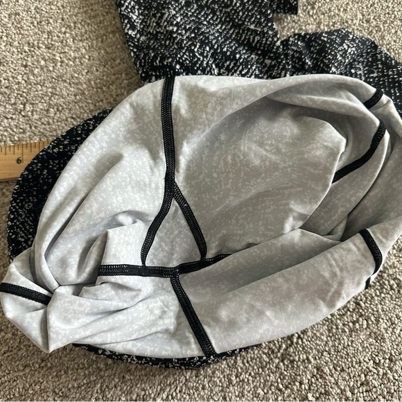 lululemon Fast and Free HR Crop Size 4 - Picture 9 of 9